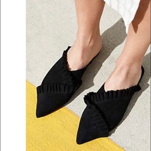 Cleo Ruffle Flat